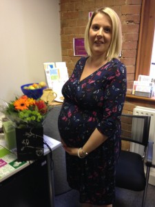 Donna, bump and flowers